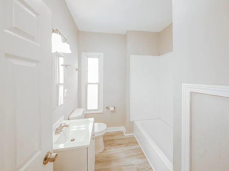 1453388_029_bathroom_13349166.jpg