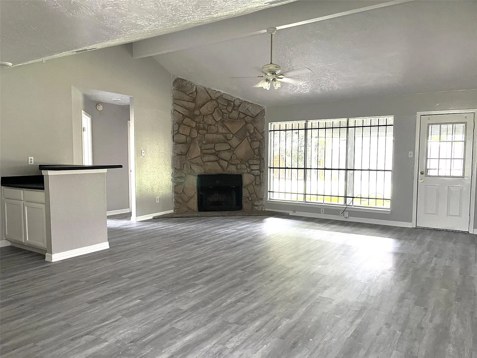 3 bed, 2.0 bath, 1321 sqft, $1,750 — Photo 4