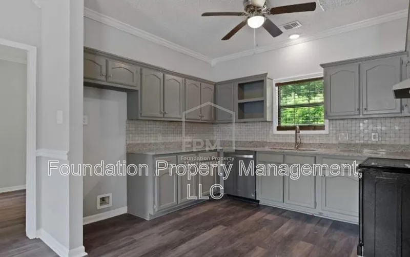 4 bed, 3.0 bath, 2249 sqft, $1,795 — Photo 4