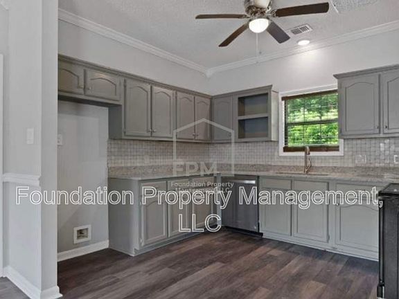 4th image of 2701 College St