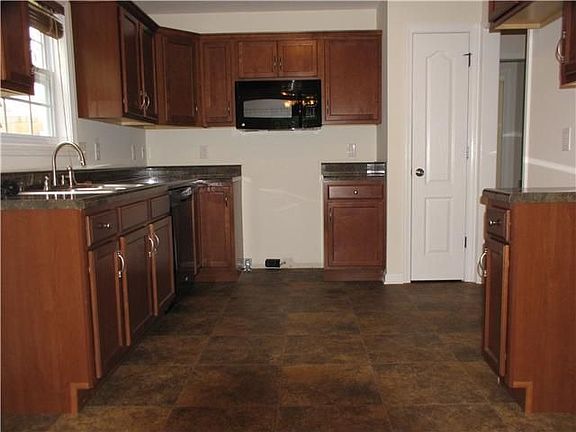 5th image of 397 Zurich Ct