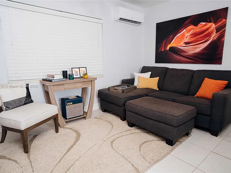 7901 SW 64th Ave #6 — Photo 3
