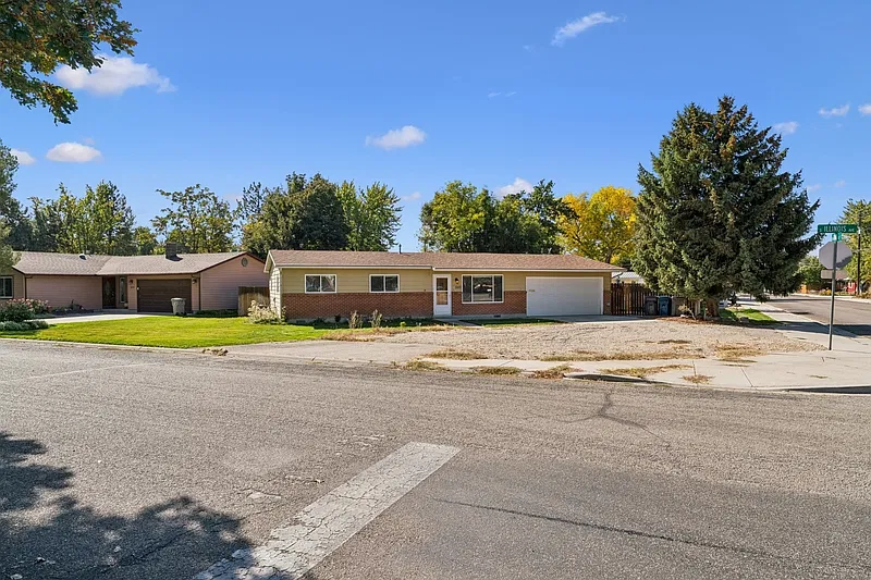 4 bed, 2.0 bath, 1785 sqft, $2,695 — Photo 3
