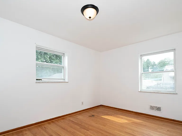 3174 Sherbrooke Rd — Photo 17