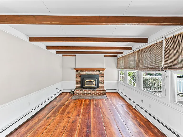 225 Chestnut St — Photo 15