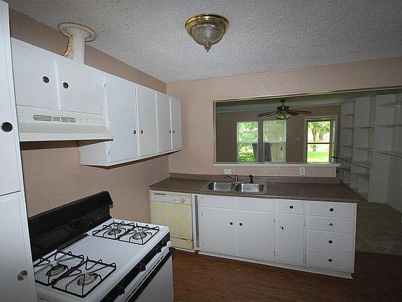 4th image of 804 Bowie St