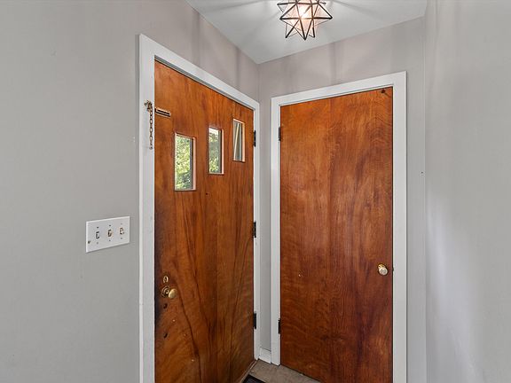 5th image of 851 Mount Pleasant Ave