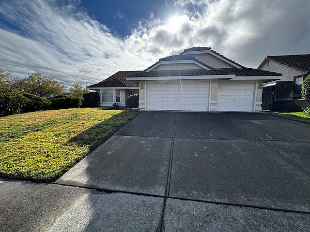 1st image of 660 Harwinton Ct