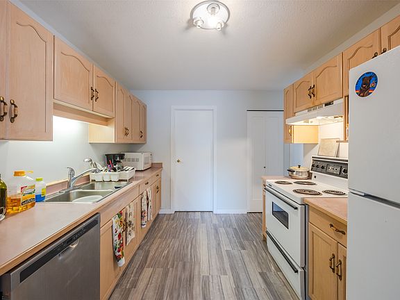 2nd image of 872 Fairview Rd #103