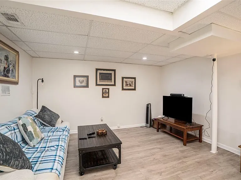 1990 Kinridge Rd #BASEMENT — Photo 6