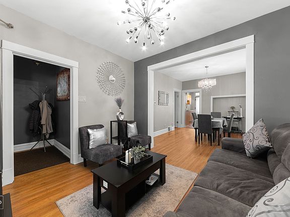 3rd image of 4847 W Montrose Ave