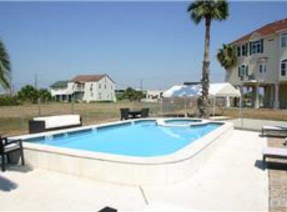 3rd image of 1011 Lillian Ln