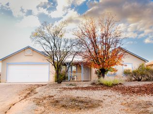 513 9th St NE, Rio Rancho, NM 87124