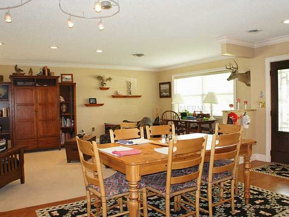 2nd image of 1851 Mackintosh Blvd