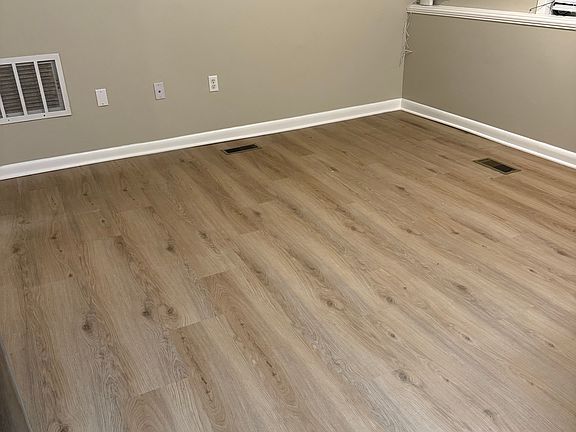 3rd image of 207 Monroe St APT D