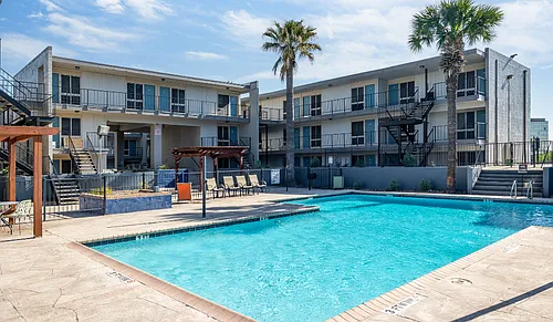 The Harrison Grant Apartments Photo 1