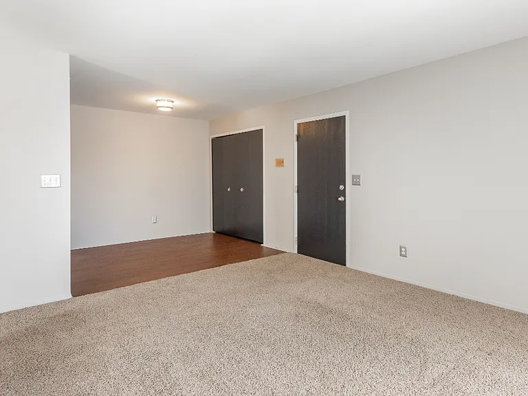 Farmington View Apartments - Farmington Hills, MI — Photo 14
