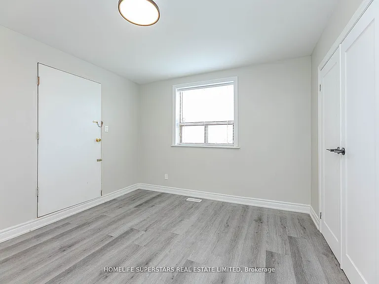 1164 The Queensway #A — Photo 14