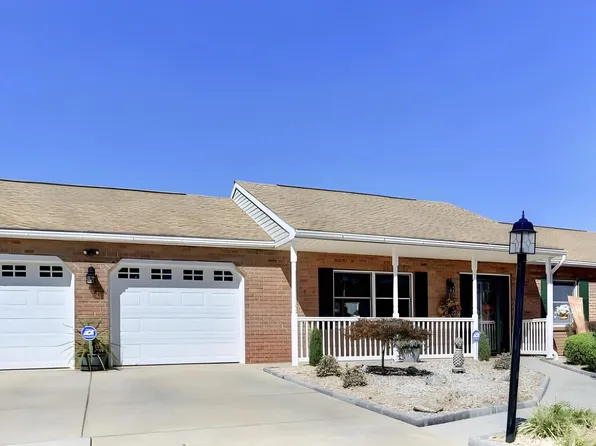 1651 Peachtree Ln, Chambersburg, PA 17202