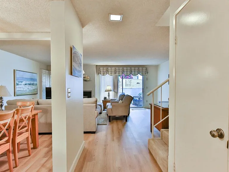 1068 Isabella Ave — Photo 8