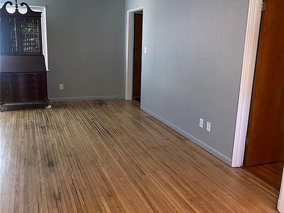 4th image of 2717 112th St