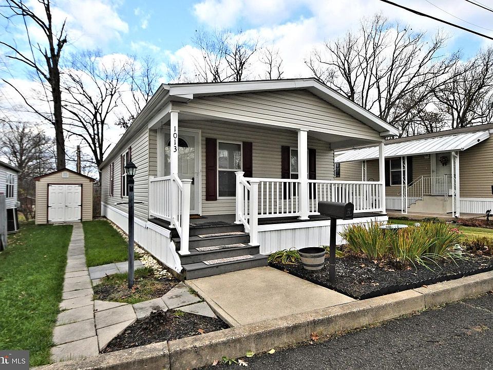 1st image of 1013 Pine Cir