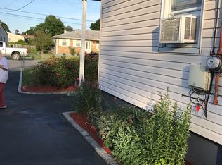 27 Jefferson St, Farmingdale, NY 11735