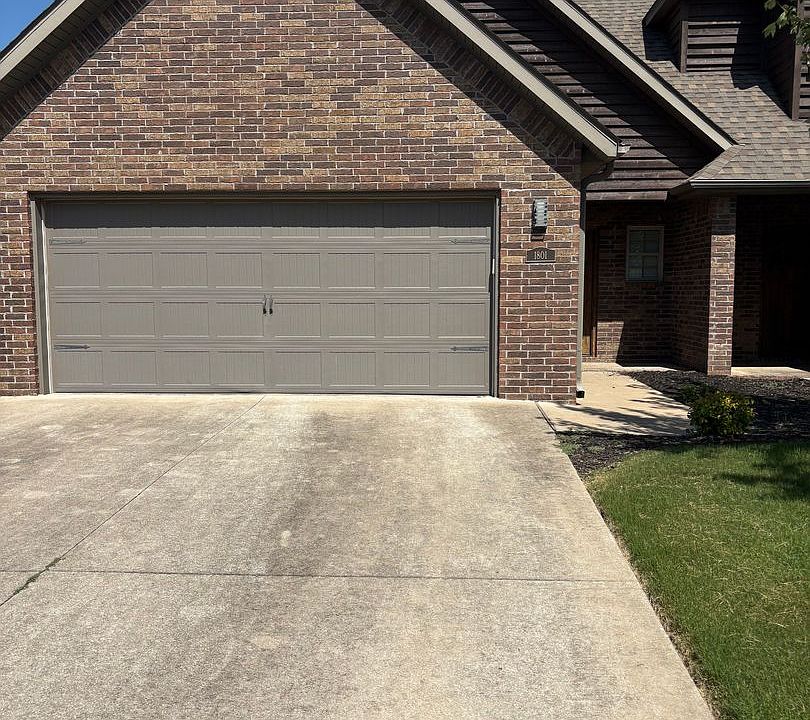 1st image of 1801 & 1803 SW Stonegrove Rd #1801