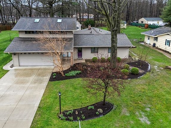 4th image of 24783 Riverview Dr