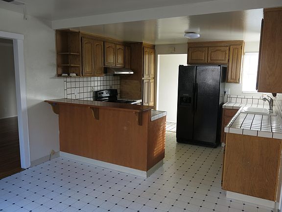 4th image of 2058 Hoover Dr