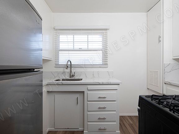 3rd image of 2073 Emerald St #0