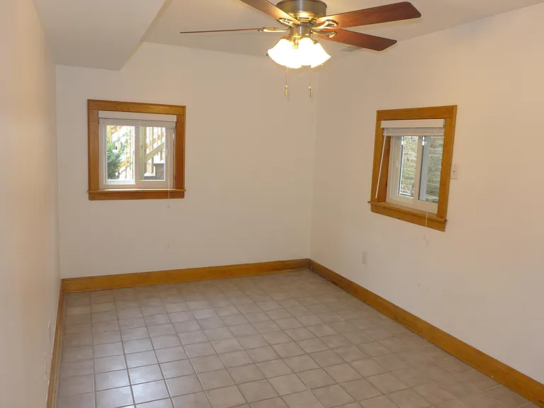 2924 N Lakewood Ave — Photo 9
