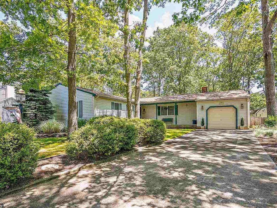 1st image of 31 Hilltop Dr