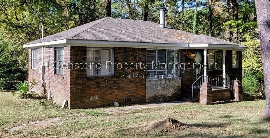 3 bed, 1.0 bath, 996 sqft, $1,195 — Photo 2