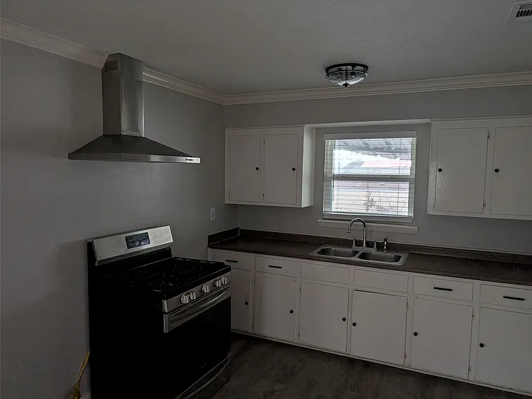 2513 Kowis St #B — Photo 4