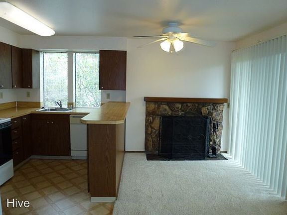 2nd image of 7000 Roosevelt Way NE APT 201