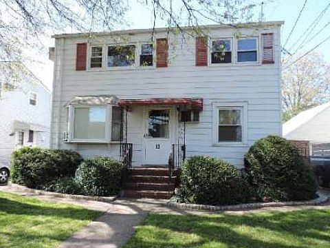 1st image of 13 Broadmoor Ln