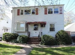 13 Broadmoor Ln, Westbury, NY 11590