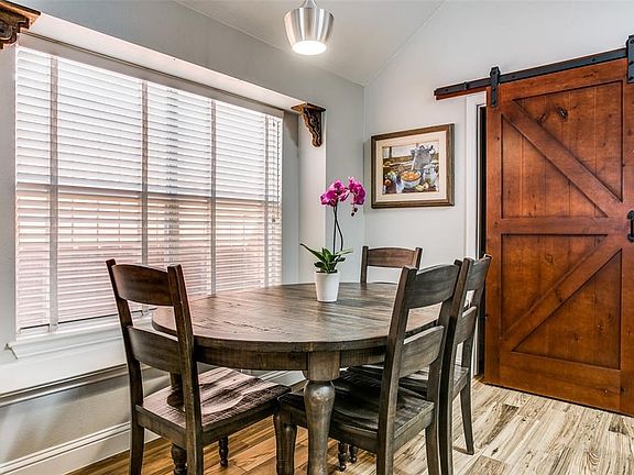 3rd image of 2913 Furlong Dr W