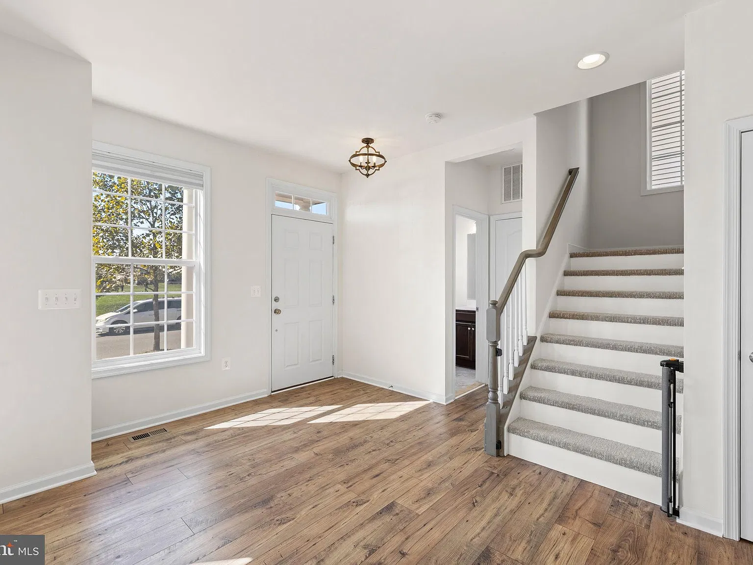4 bed, 2.5 bath, 2373 sqft, $3,795 — Photo 2