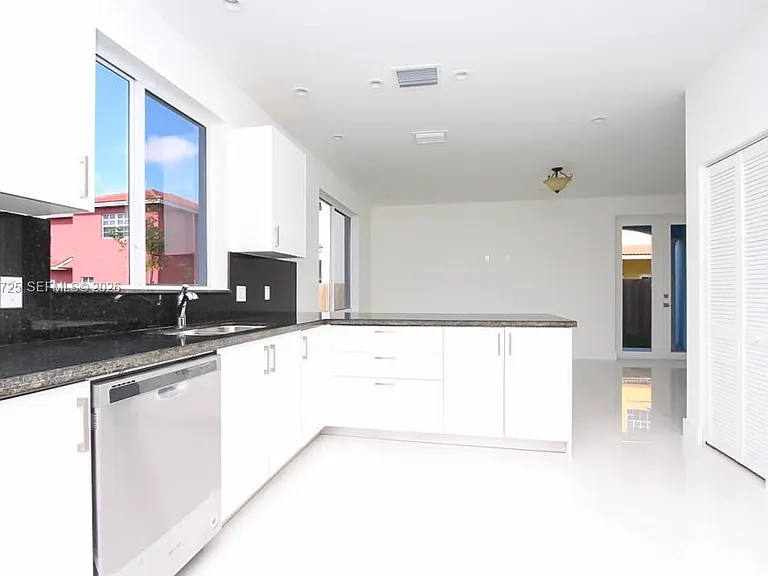 15631 SW 11th Ter — Photo 40