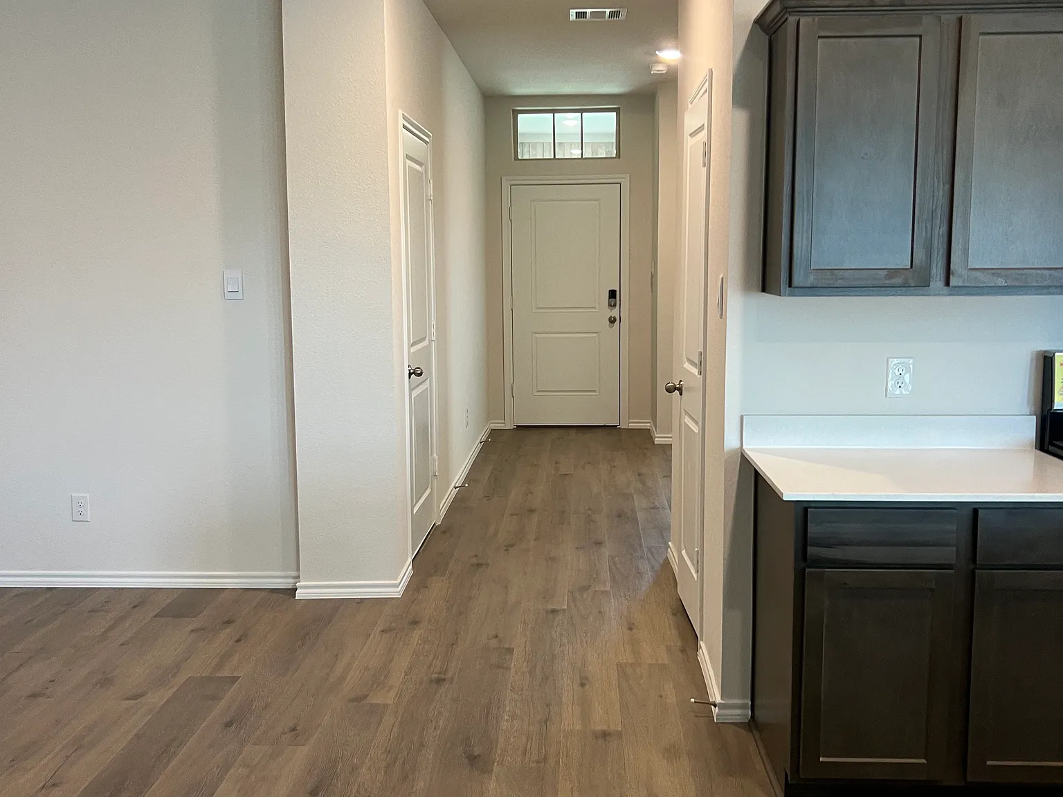 4 bed, 2119 sqft, $2,575 — Photo 3