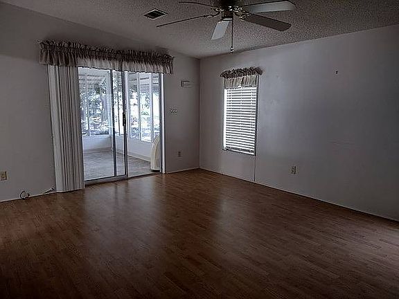 5th image of 412 Kingslake Dr