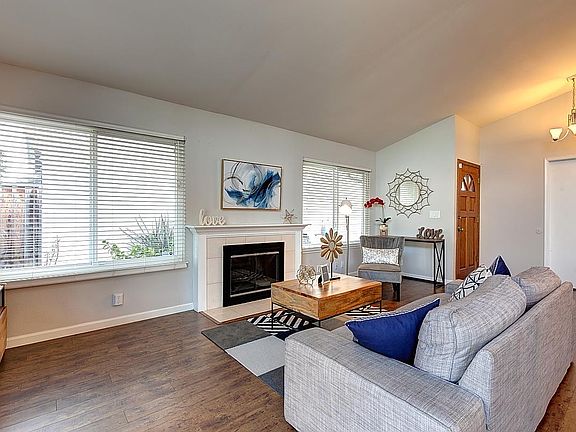 3rd image of 2433 Apsis Ave