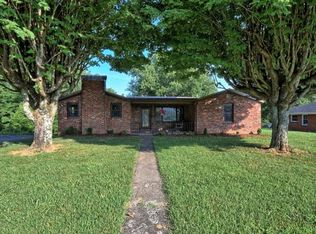 1404 Ridgecrest Rd, Johnson City, TN 37604