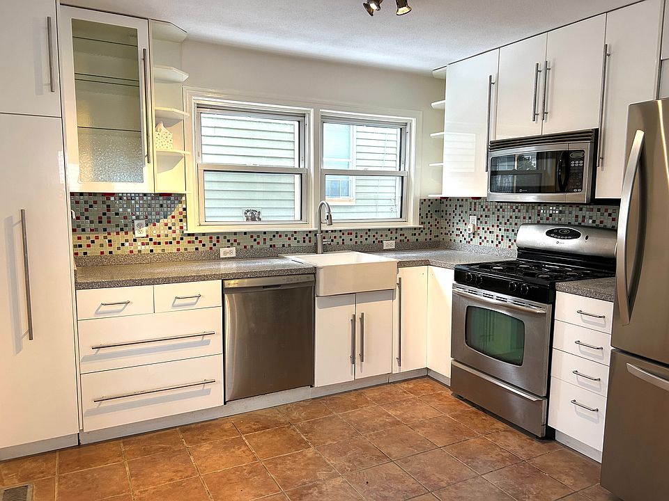 1st image of 44 Litchfield St #1