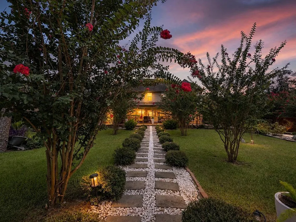 5526 Darschelle Dr