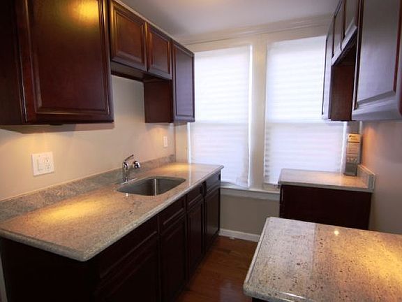 5th image of 215 Parker St