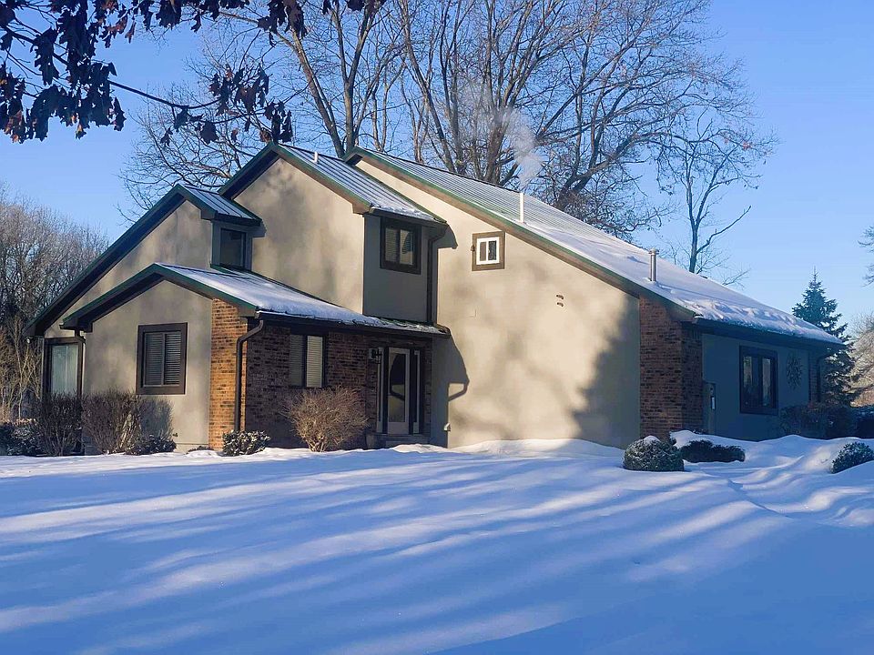 1st image of 395 Pinewood St