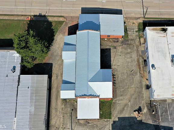 3rd image of 261 Griffin St
